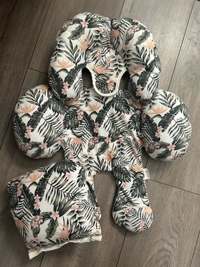 Janabebe reducer cushion infant head and body support set - Tropical Theme